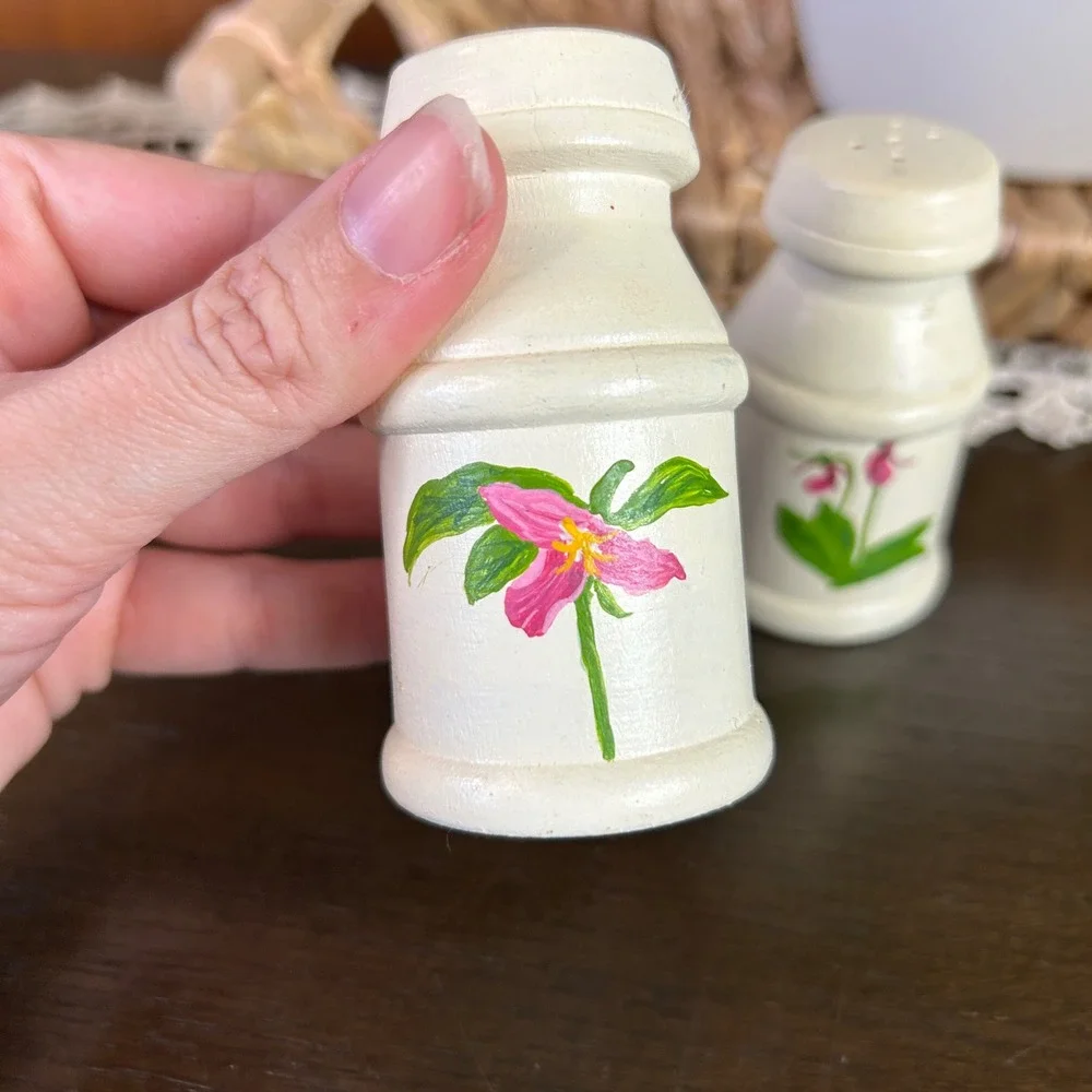 Vintage Hand Painted Salt Pepper Shakers‎ Wooden Cottagecore Flower Design